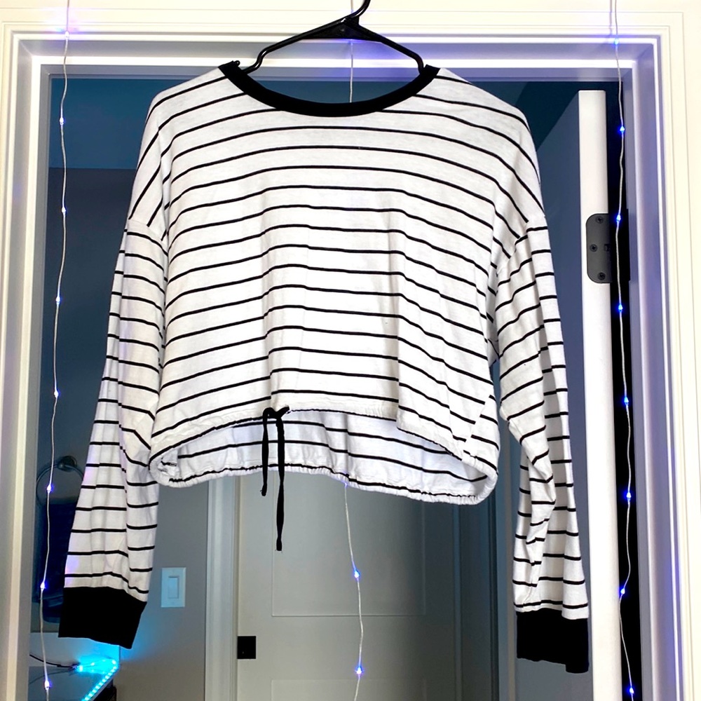 Forever 21 Cropped Long-sleeve. Size L, Fits S-L